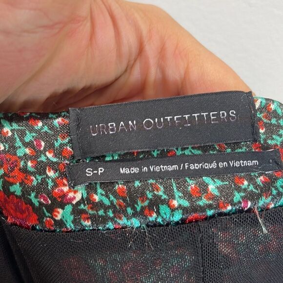 Urban Outfitters - Iris Satin Rushed Mini Dress 👗 Red Florals - Picture 5 of 6